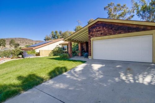 10545 Cadwell Rd, Santee, CA 92071-1081
