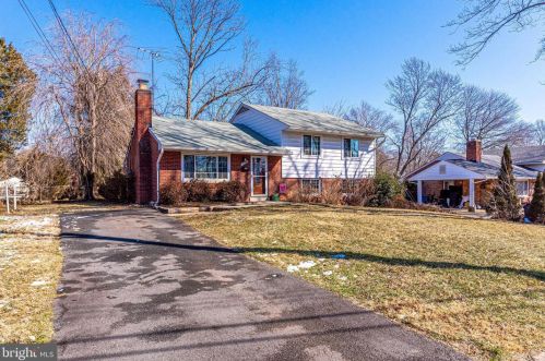 7706 Royston St, Annandale, VA 22003-5300