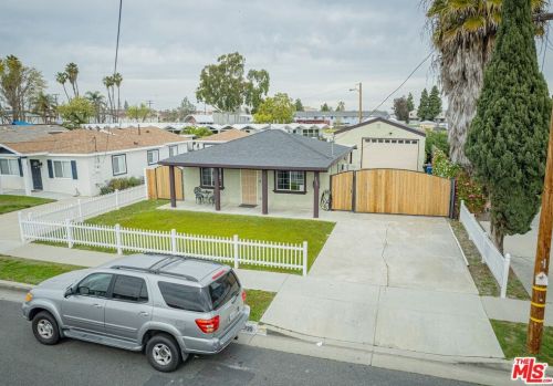 3335 147th St, Hawthorne, CA 90250-8513
