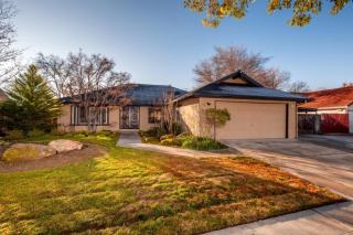 2248 Robinwood Ave, Clovis, CA 93611-6218