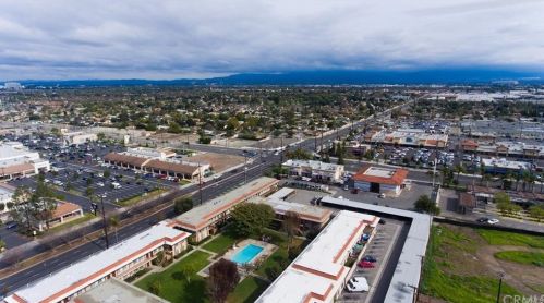 1400 Warner Ave, Santa Ana CA  92705-5417 exterior