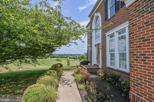 38573 Rambling Farm Dr, Hamilton, VA 20158-9714
