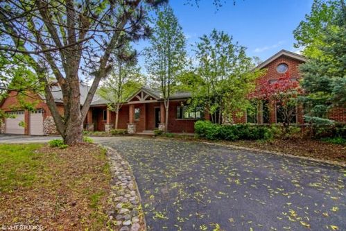 2121 Woodland Ln, Bannockburn IL  60015-1431 exterior
