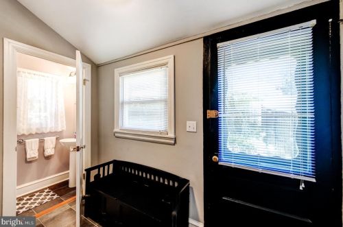 225 Gravers Ln, Philadelphia PA 19118-2802 exterior