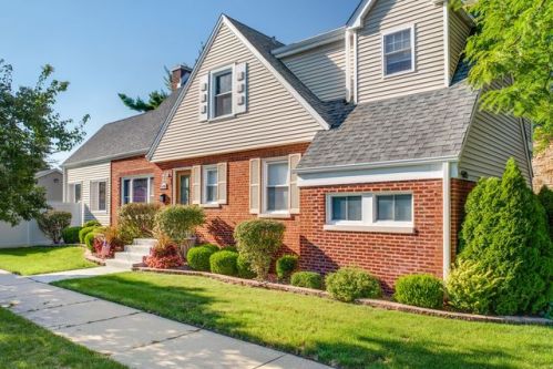 600 Edgewood Ave, Elmhurst, IL 60126-4140