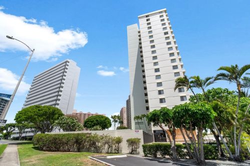 1160 Ala Napunani St, Honolulu HI  96818-1622 exterior