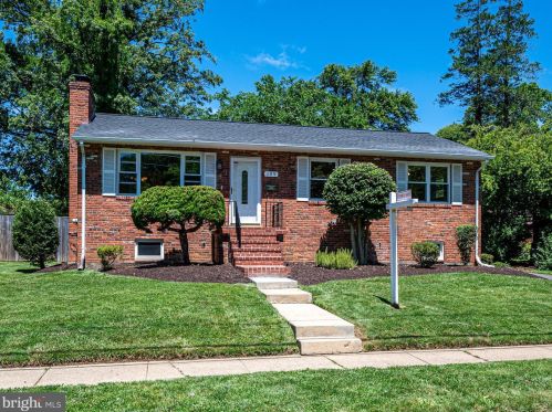 109 Falls Ave, Falls Church, VA 22046-2419