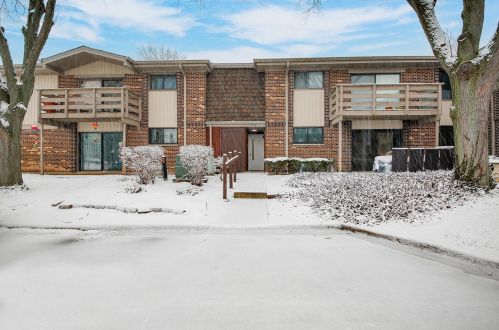 478 Raintree Ct, Glendale Heights IL  60137-6725 exterior
