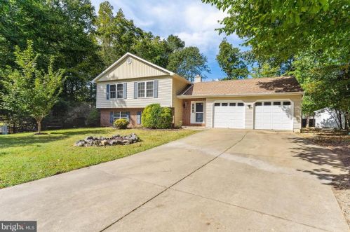 2 Sweetbriar Ct, Fredericksburg, VA 22405-2893