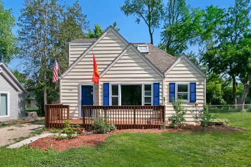 7430 Cedar Dr, Bull Valley, IL 60097-9507