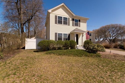 58 King Phillip Dr, North Kingstown, RI 02852-2133
