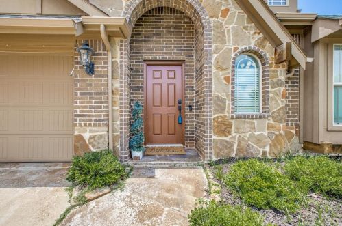 204 Bayberry Dr, Midlothian TX  76063-8601 exterior