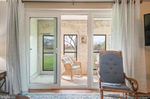 216 Valleybrook Dr, Lancaster PA  17601-4623 exterior