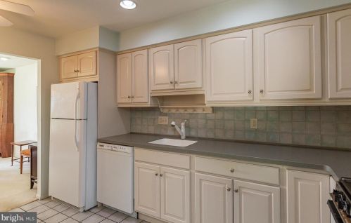 22 Valleybrook Dr, Lancaster PA  17601-4623 exterior