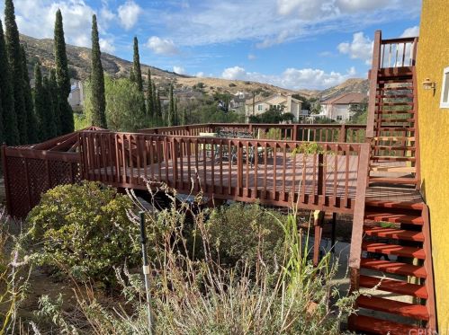 1319 Gonzales Rd, Simi Valley CA exterior