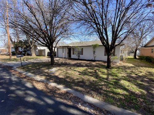 602 Cates St, Decatur, TX 76234-1016