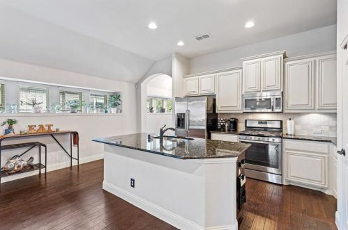 291 Orbit Dr, Lavon, TX 75166-1872