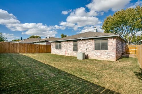 5729 Stone Mdw Ln, Fort Worth TX  76179-3739 exterior