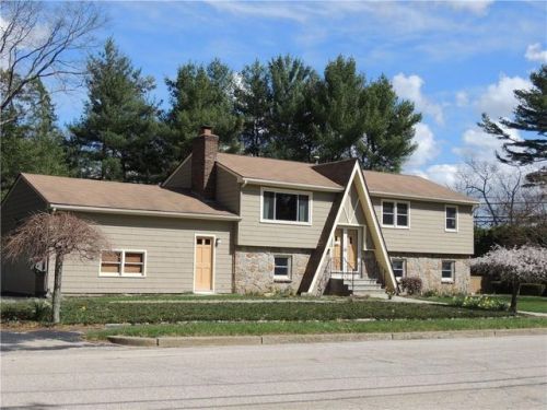 1 Eastgate Dr, Coventry, RI 02816-6449