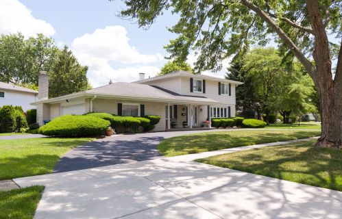 953 Willson Dr, Des Plaines, IL 60016-5874