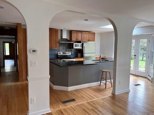 231 Rivergate Dr, Wilton CT  06897-3614 exterior