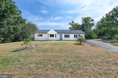 471 Cranes Gap Rd, Carlisle, PA 17013-9685