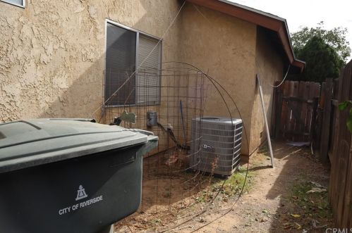 10741 Collett Ave, Riverside CA  92505-2943 exterior