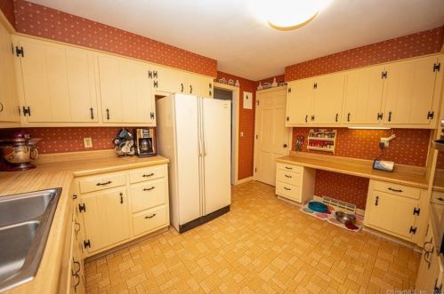 6 Shady Dell Ln, Somers CT  06071-2136 exterior