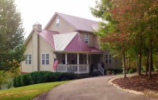 902 Campfire Pt, Dandridge, TN 37725-5140