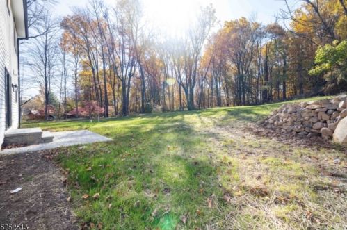 13 Mountainside Dr, Dover, NJ 07869-2201