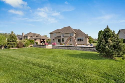 1100 Hyde Park, Crown Point IN 46307-7881 exterior