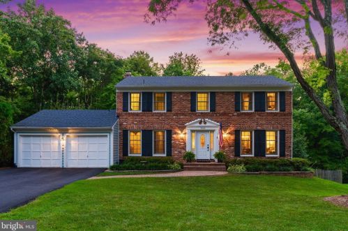 9113 Octavia Ct, Springfield, VA 22153-1637