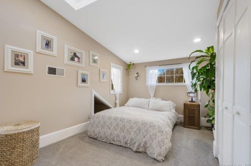 548 Middlefield St, Middletown CT  06457-3553 exterior
