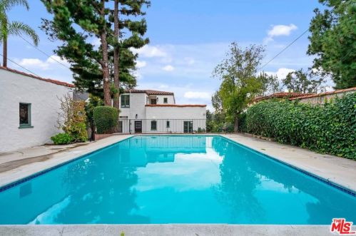 873 Cumberland Rd, Glendale CA  91202-1049 exterior