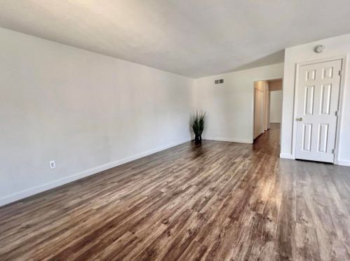 10160 Peaceful Ct, Santee, CA 92071-1844