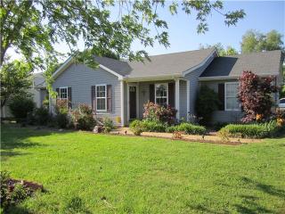 121 Bedrock Dr, Murfreesboro, TN 37130-8784