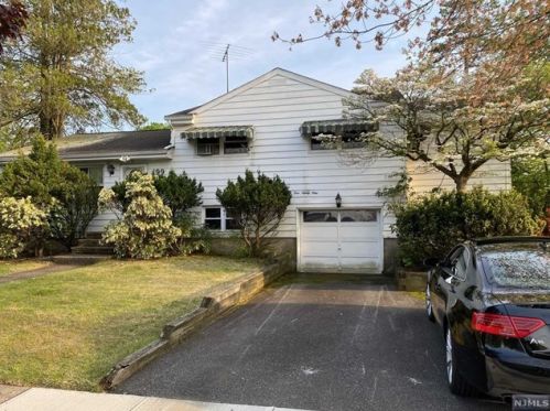 199 Delong Ave, Dumont, NJ 07628-1332