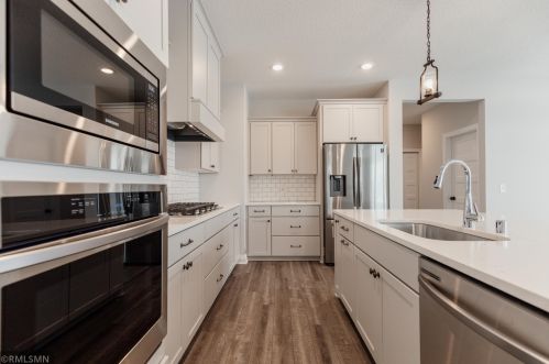 1831 Fallbrooke Dr, Hastings, MN 55033-4074