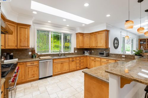 35 Golf Rd, Pleasanton, CA 94566-9752