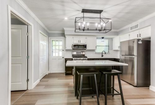 209 Ridgewood Dr, Garland TX  75041-3143 exterior