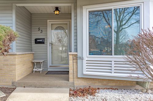 53 Forest Ln, Elk Grove Vlg, IL 60007-1415