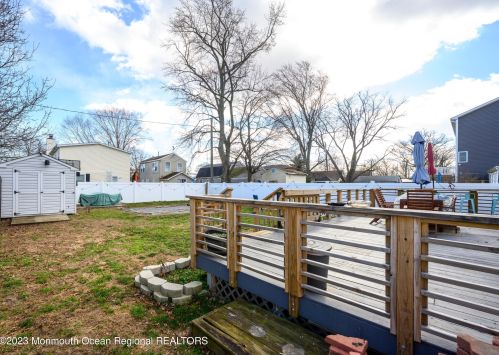 22 Bay Ave, Middletown NJ  07748-5711 exterior