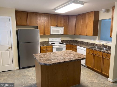48 Holmes Dr, Charles Town, WV 25414-4199