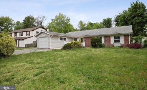 83 Sussex Dr, Willingboro, NJ 08046-1407