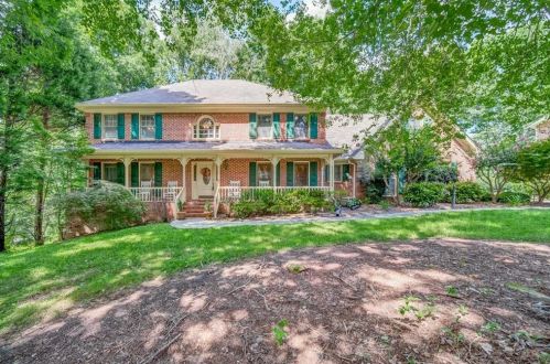 314 Sassafras Ln, Lilburn, GA 30047-6527