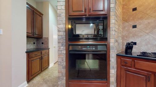 8760 Skyline Ln, Conroe TX  77302-3458 exterior