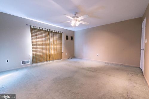 38 Catbird Ct, Trenton NJ 08648-2045 exterior