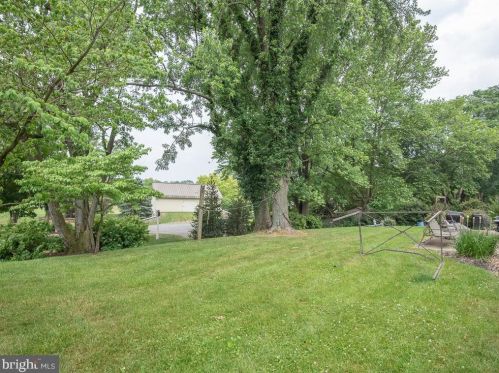 2106 Lyndell Dr, Lancaster PA  17601-5728 exterior