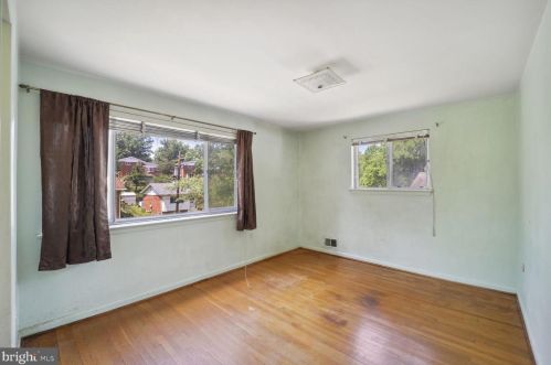 811 Malibu Dr, Silver Spring MD 20901-3648 exterior