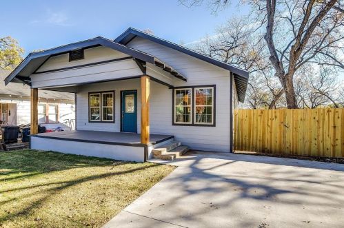 701 Court St, Fort Worth, TX 76105-1206